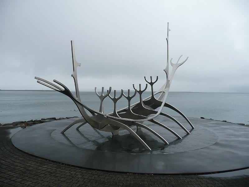 P1030867- Drakkar viking en metal a Reykjavik.JPG - Drakkar viking en métal a Reykjavik